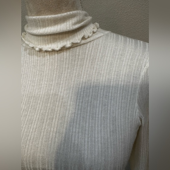 SOLD 🤑 Madewell Soju Crop Turtleneck Solid - Picture 5 of 5